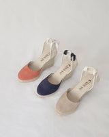 alpargatas con cuña alta y cintas en piel serraje azul marino hechas a mano