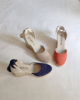 alpargatas con cuña alta y cintas en piel serraje beige hechas a mano en España