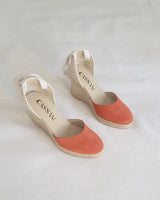 alpargatas con cuña alta y cintas en piel serraje naranja hechas a mano en España