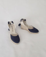 alpargatas con cuña alta y cintas en piel serraje azul marino hechas a mano