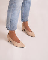 zapatos de salón tacón medio en piel color nude