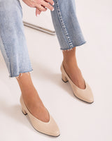 zapatos de salón tacón medio en piel color nude