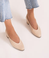zapatos de salón tacón medio en piel color nude