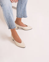 zapatos de salón tacón medio con punta y escote en forma de U