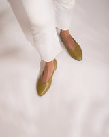 bailarinas en piel verde oliva fabricadas en España