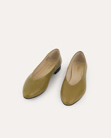 bailarinas en piel verde oliva fabricadas en España