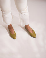 bailarinas en piel verde oliva fabricadas en España