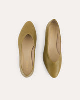 bailarinas en piel verde oliva fabricadas en España