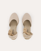 Alpargatas con cuña alta en piel color crudo atada al tobillo con cintas cassani made in Spain