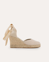 Alpargatas con cuña alta en piel color crudo atada al tobillo con cintas cassani made in Spain