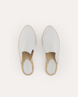 Mules planos blancos en yute natural
