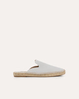 Mules planos blancos en yute natural