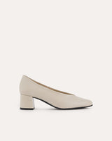 zapatos de salón tacón medio con punta y escote en forma de U