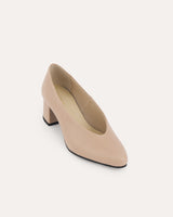 zapatos de salón tacón medio en piel color nude
