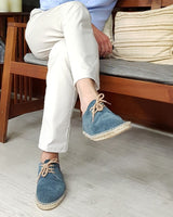 alpargatas cassani de hombre tipo bluchers en piel serraje azul navy vaquero con cordones y yute ecológico fabricadas a mano en España