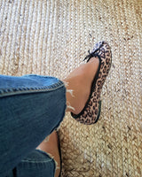 bailarinas ante leopardo Made in Spain