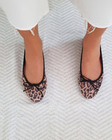 bailarinas ante leopardo Made in Spain