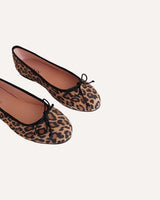 bailarinas ante leopardo Made in Spain