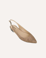 Bailarinas destalonadas en piel trenzada color tierra con tacón de 2 cm y punta fina. Ideal para todos los días.