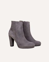 Botines altos con plataforma en piel serraje gris