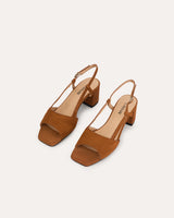 Sandalias cassani en ante color cuero con tacón midi de 4,5 cm. Ideal para todo el día.