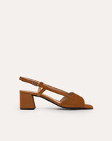 Sandalias cassani en ante color cuero con tacón midi de 4,5 cm. Ideal para todo el día.