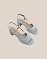 Sandalias en piel trenzada color blanco con tacón midi de 4,5 cm. Ideal para todo el día.