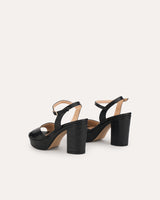 Sandalias en piel grabada coco negro con plataforma