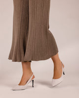 zapatos de salón de tacón alto fino. Stilettos en ante color perla fabricados en España