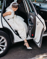 zapatos de salón Cassani en piel blanca y negra ideal bodas