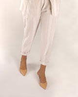 Zapatos de salón destalonado en piel napa color nude, con tacón midi y punta fina. Cassani Made in Spain