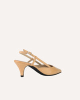 Zapatos de salón destalonado en piel napa color nude, con tacón midi y punta fina. Cassani Made in Spain