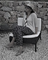 Zapatos de salón Cassani destalonados en piel grabada coco color taupe, con tacón midi y punta fina. Ideal para todos los días.