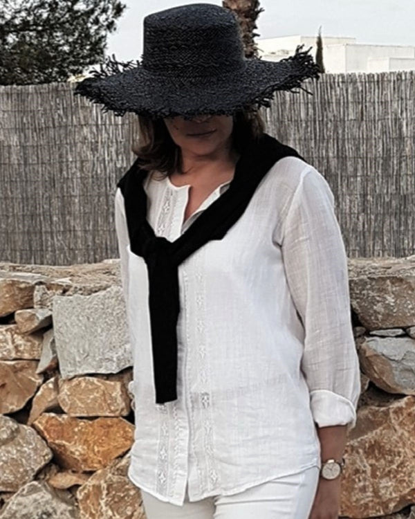 Sombrero negro de ala ancha deshilachada. Cassani made in spain