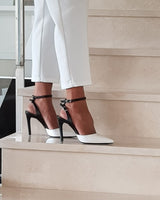 zapatos de salón Cassani en piel blanca y negra ideal bodas